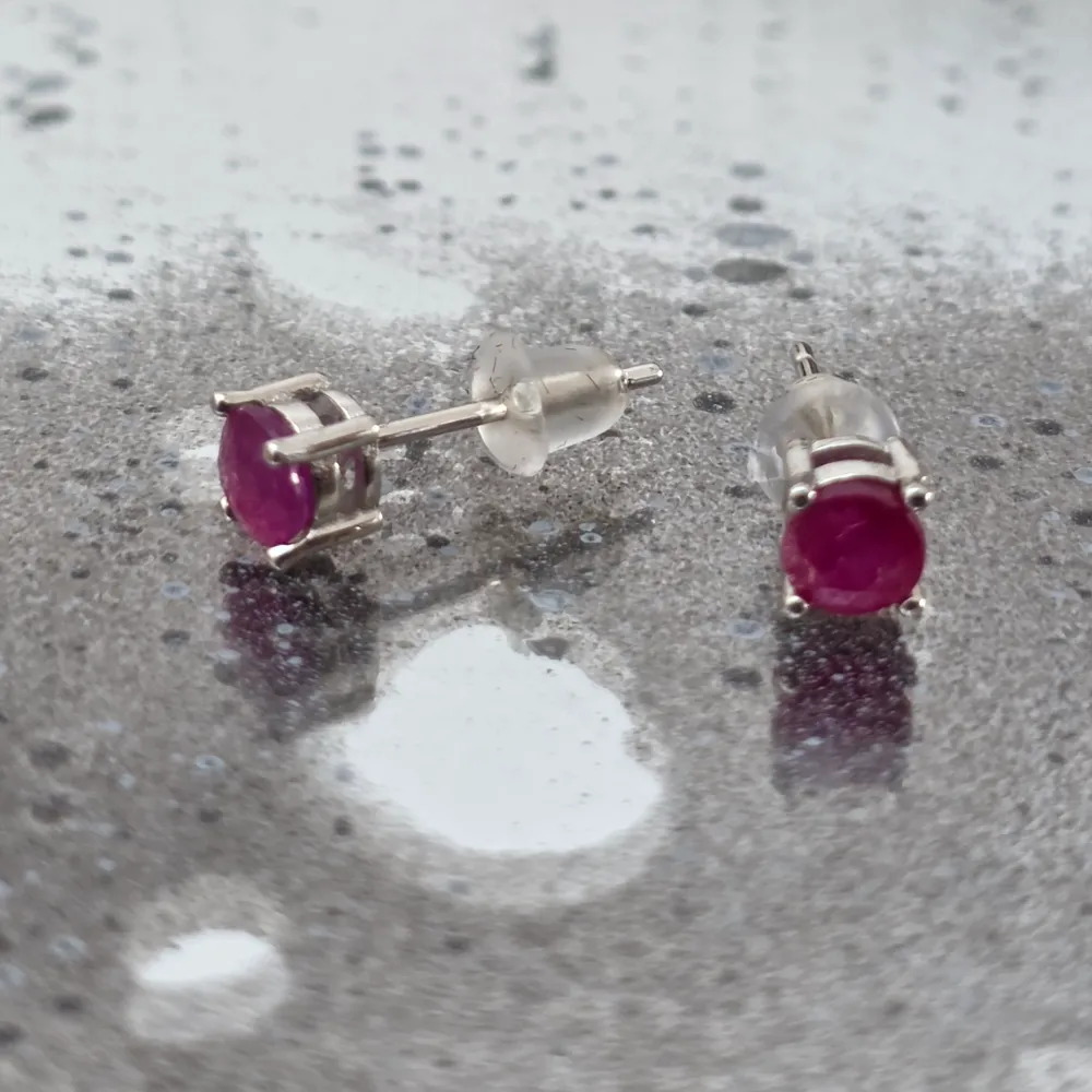 Badanie kolczyków Srebrny Ruby 4 mm