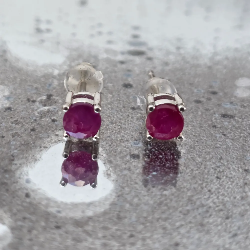 Badanie kolczyków Srebrny Ruby 4 mm