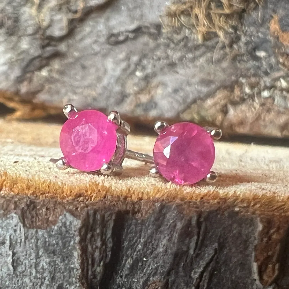 Badanie kolczyków Srebrny Ruby 4 mm