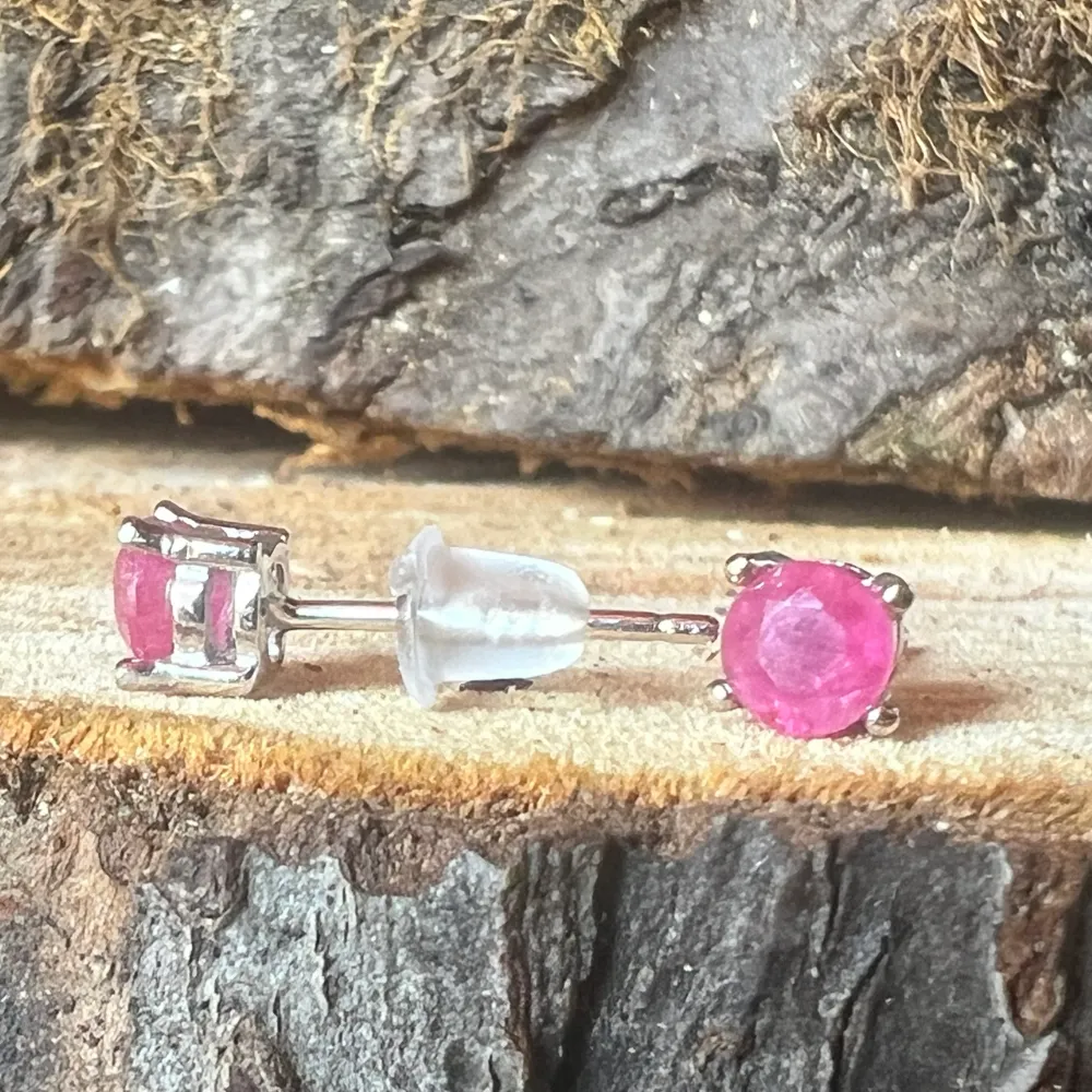 Badanie kolczyków Srebrny Ruby 4 mm