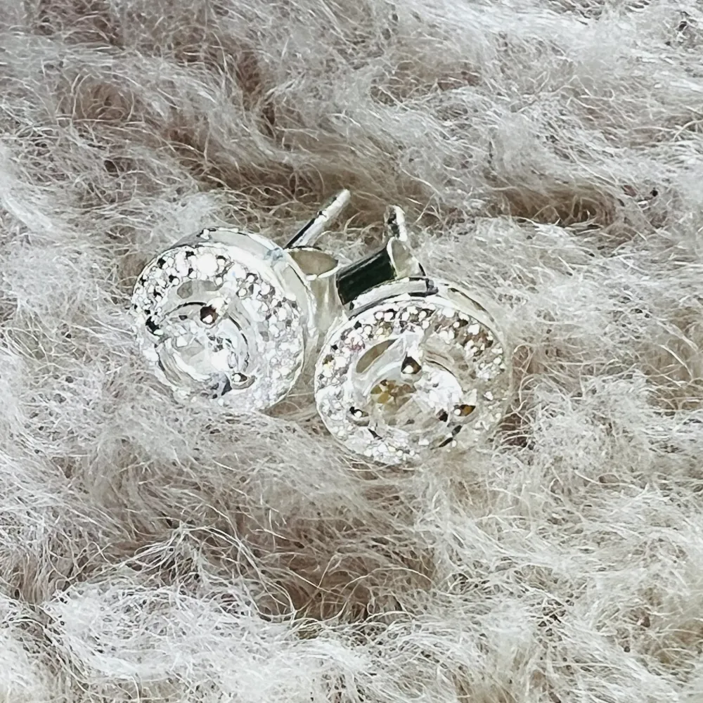 Carts Stud Countrie, Topaz Alb 7 mm