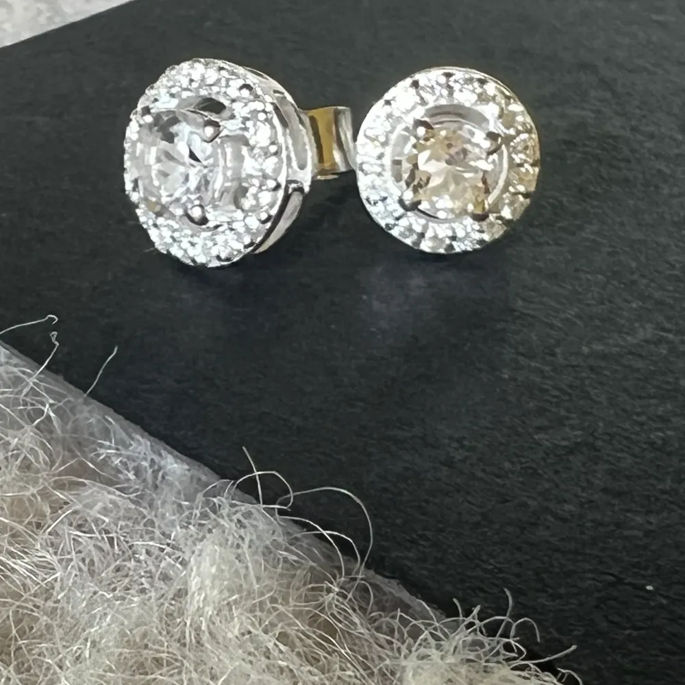 Carts Stud Countrie, Topaz Alb 7 mm