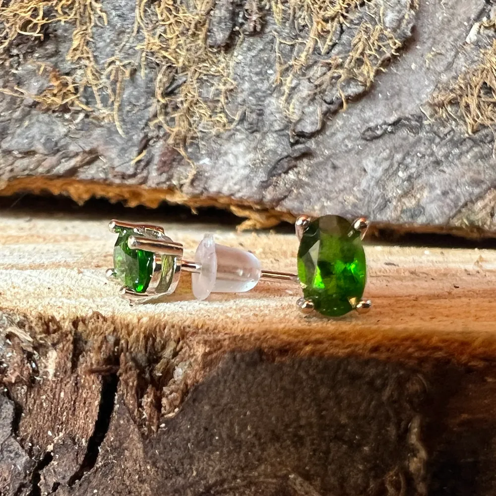 Zarobki ucha Diopsid 4 * 6 mm ze srebra